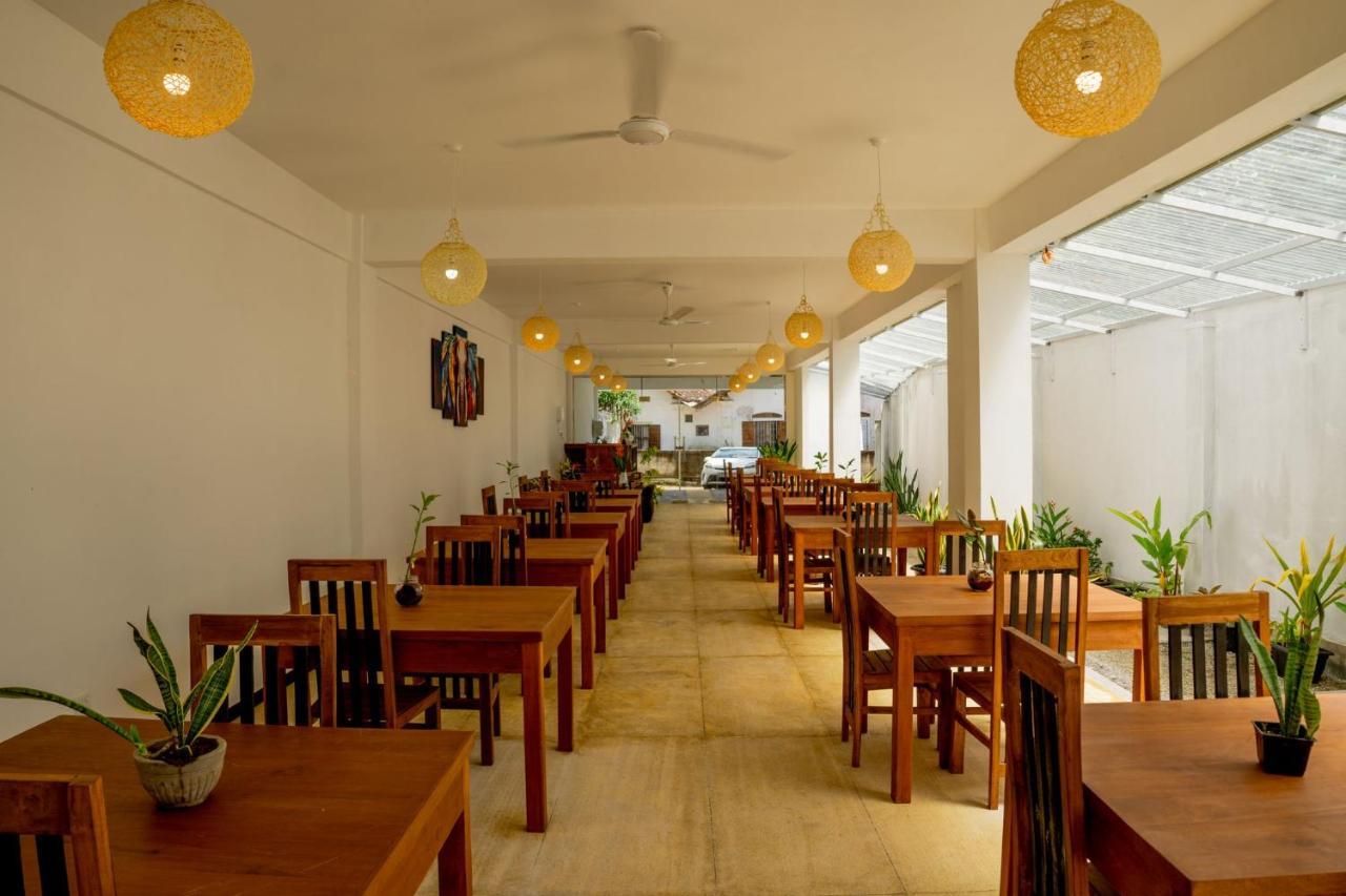Отель Tevins Place -